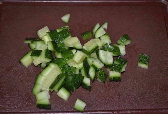  Салат с курицей, овощами и кунжутом